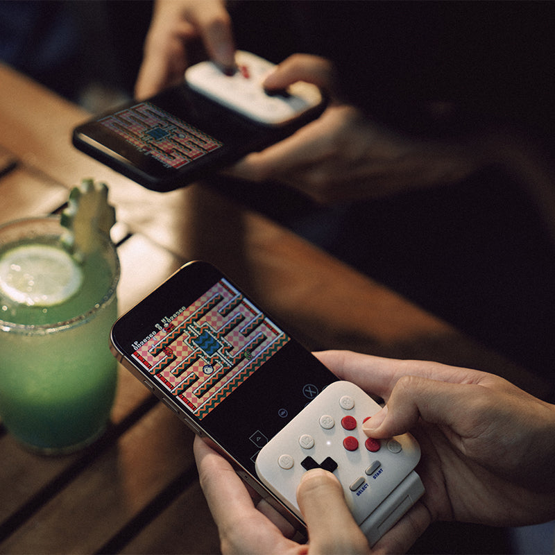 8BitDo FlipPad Mobile Gaming Controller with Automatic Closing Small Portable Bag
