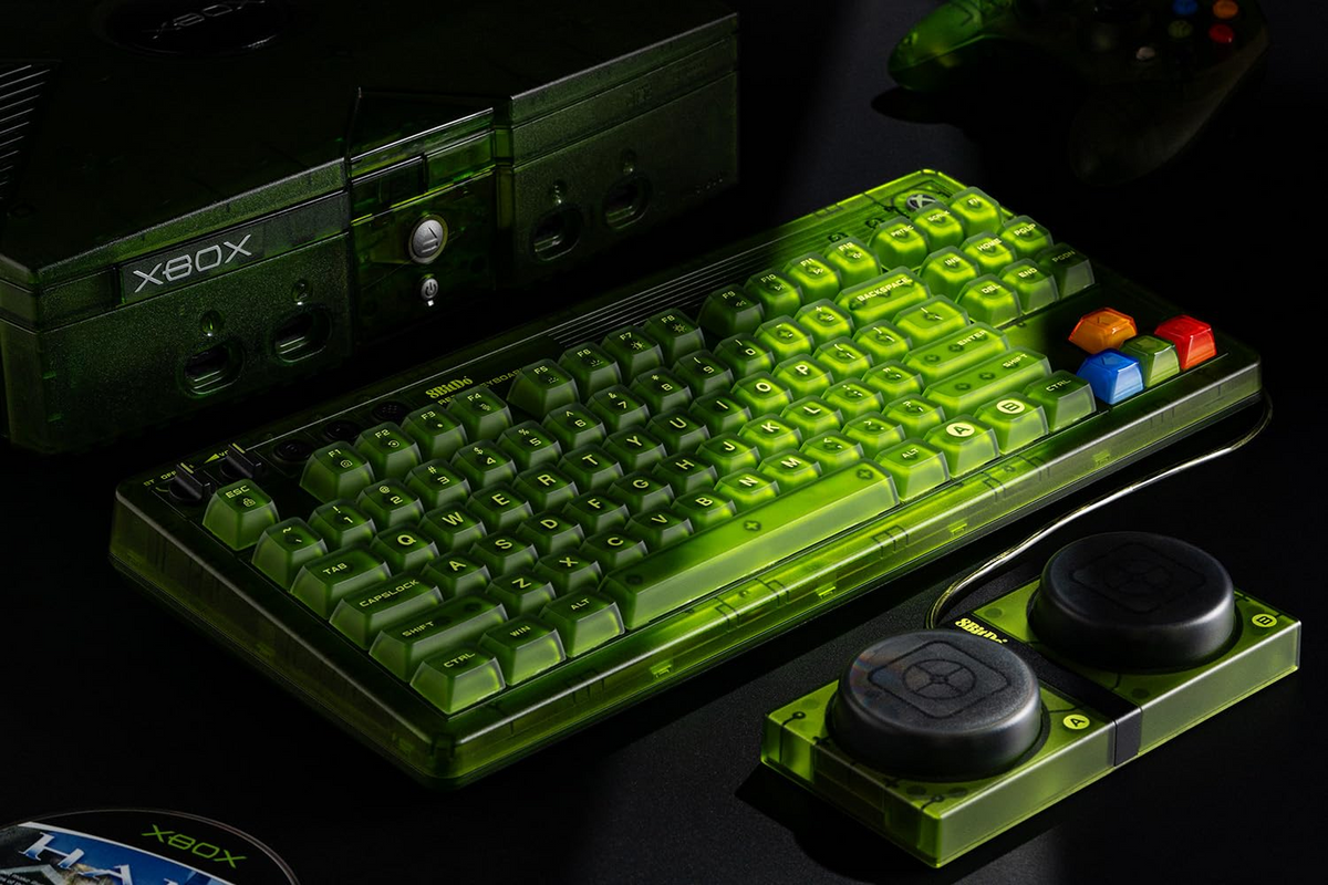 8BitDo Retro 87 Mechanical Keyboard and Dual Super Buttons Xbox Dark Green Detail